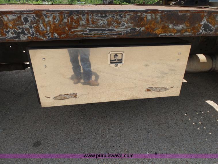 image for item K1184 2001 Ford F650 rollback truck