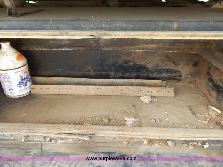 image for item K1184 2001 Ford F650 rollback truck