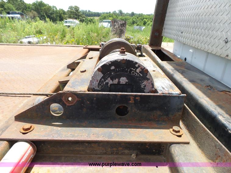 image for item K1184 2001 Ford F650 rollback truck