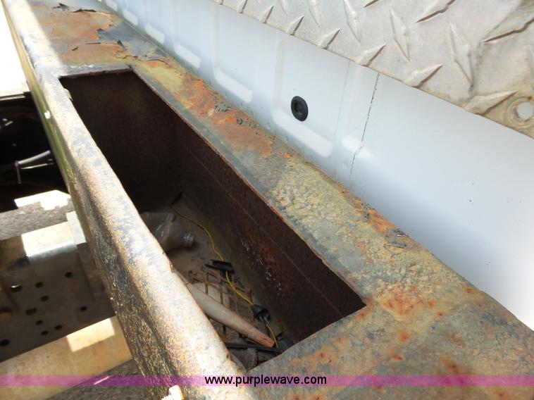 image for item K1184 2001 Ford F650 rollback truck