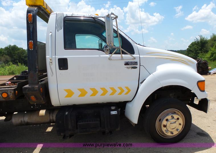 image for item K1184 2001 Ford F650 rollback truck