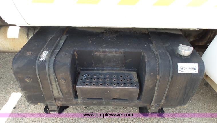 image for item K1184 2001 Ford F650 rollback truck