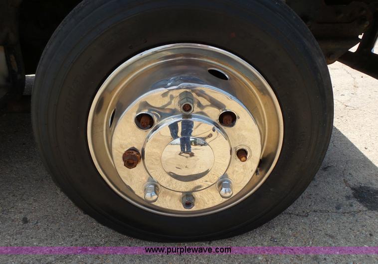 image for item K1184 2001 Ford F650 rollback truck