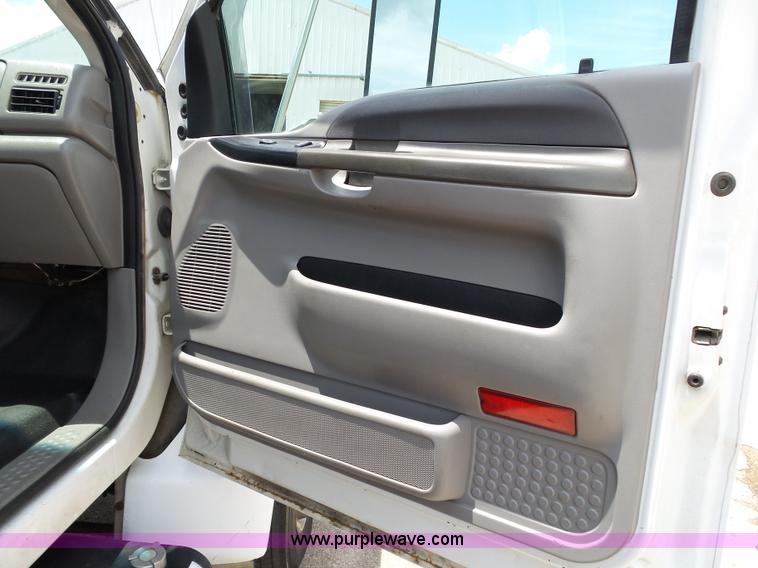 image for item K1184 2001 Ford F650 rollback truck