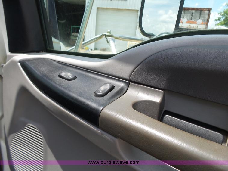 image for item K1184 2001 Ford F650 rollback truck