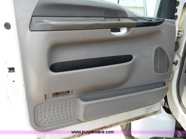 image for item K1184 2001 Ford F650 rollback truck