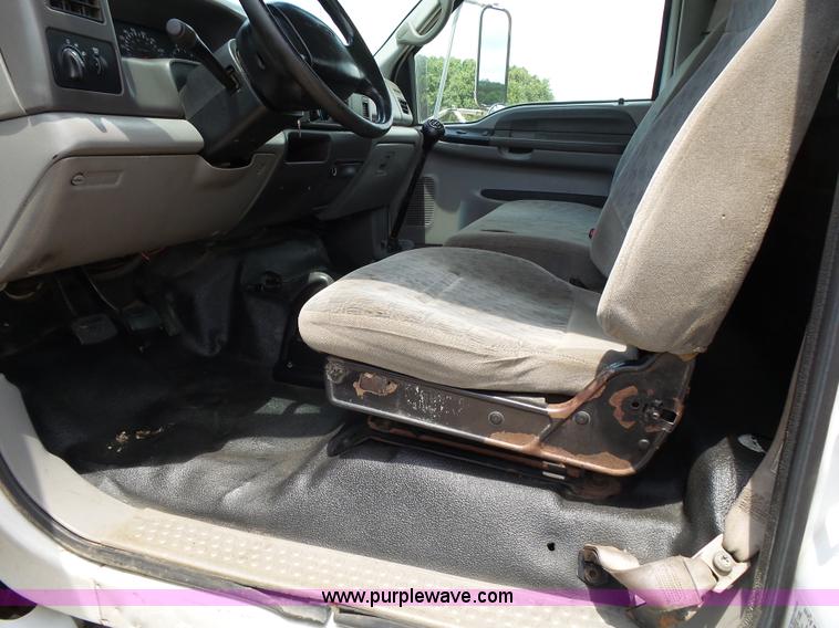 image for item K1184 2001 Ford F650 rollback truck