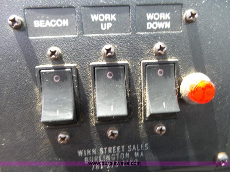 image for item K1184 2001 Ford F650 rollback truck