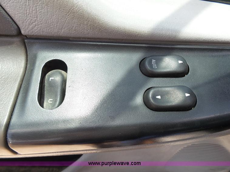 image for item K1184 2001 Ford F650 rollback truck