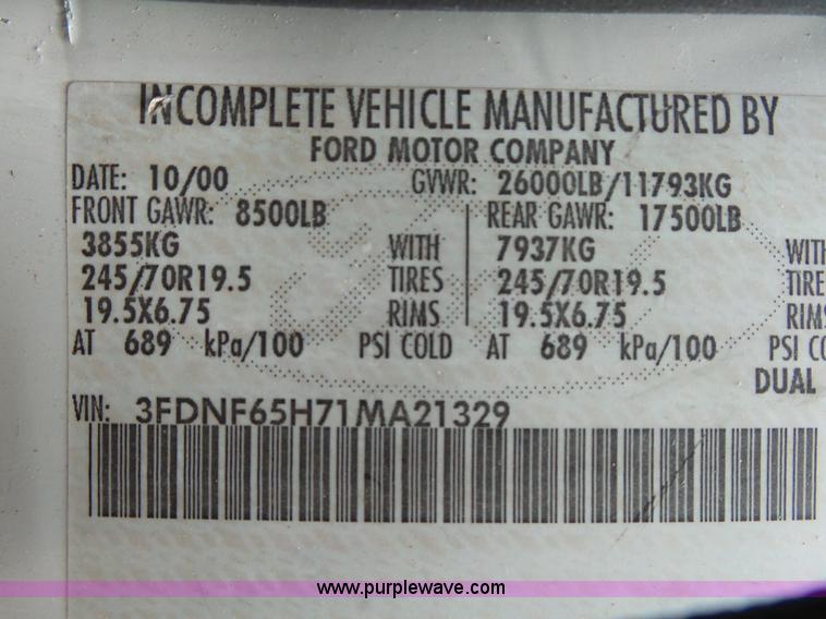 image for item K1184 2001 Ford F650 rollback truck