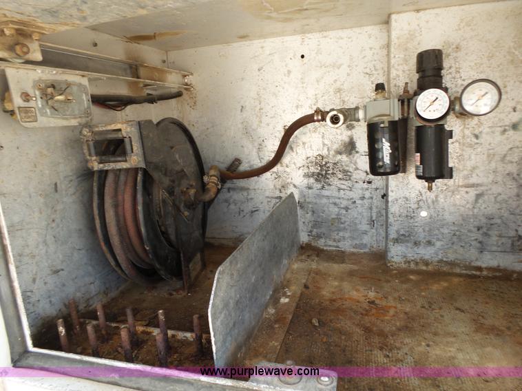 image for item K1185 1997 Ford F450 Super Duty service truck with crane