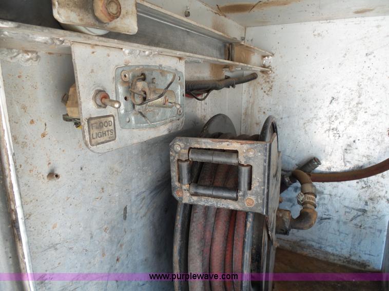 image for item K1185 1997 Ford F450 Super Duty service truck with crane