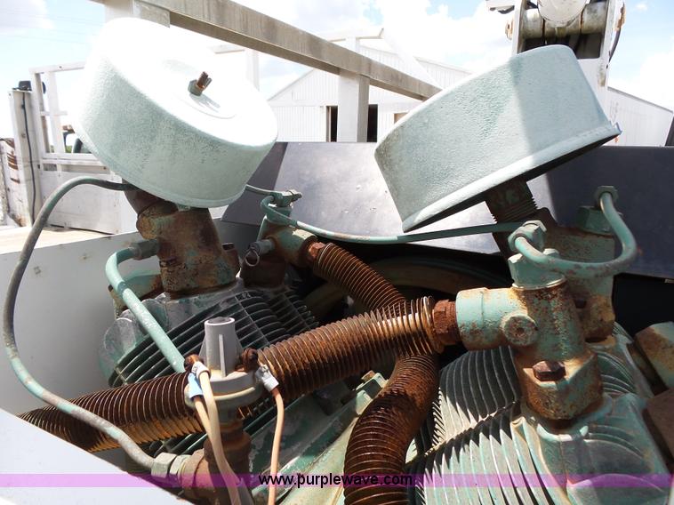 image for item K1185 1997 Ford F450 Super Duty service truck with crane