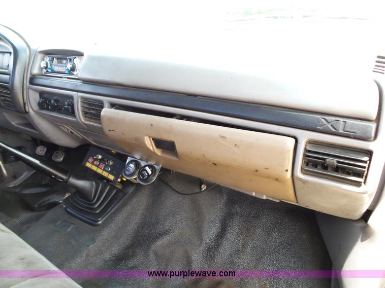 image for item K1185 1997 Ford F450 Super Duty service truck with crane