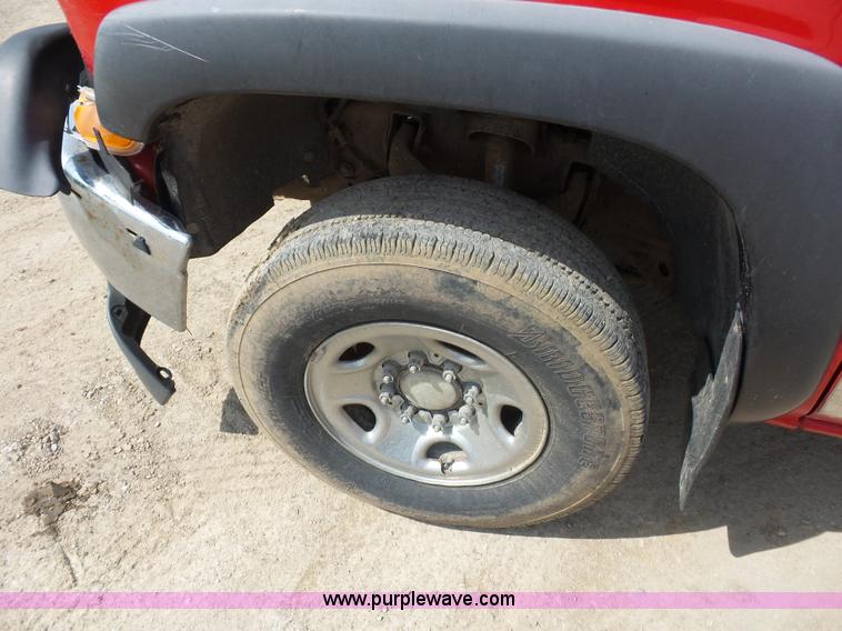 image for item K1720 2000 Chevrolet Silverado 2500 Ext. Cab pickup truck