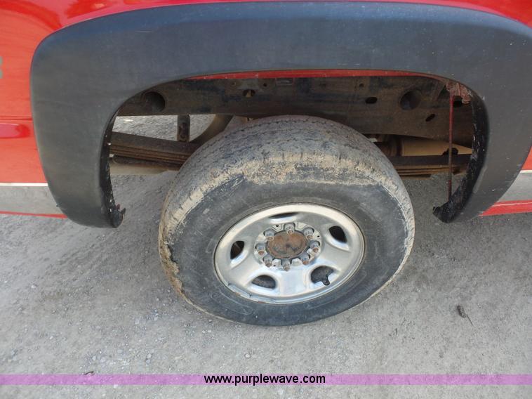 image for item K1720 2000 Chevrolet Silverado 2500 Ext. Cab pickup truck