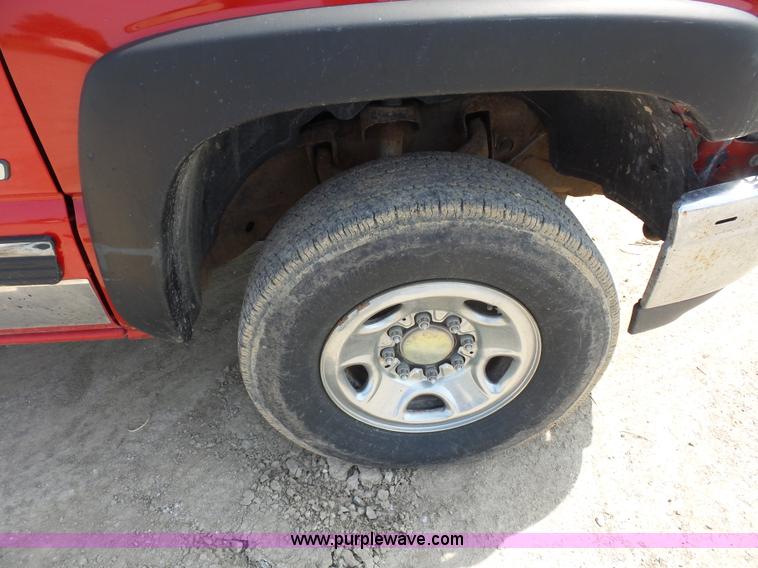 image for item K1720 2000 Chevrolet Silverado 2500 Ext. Cab pickup truck