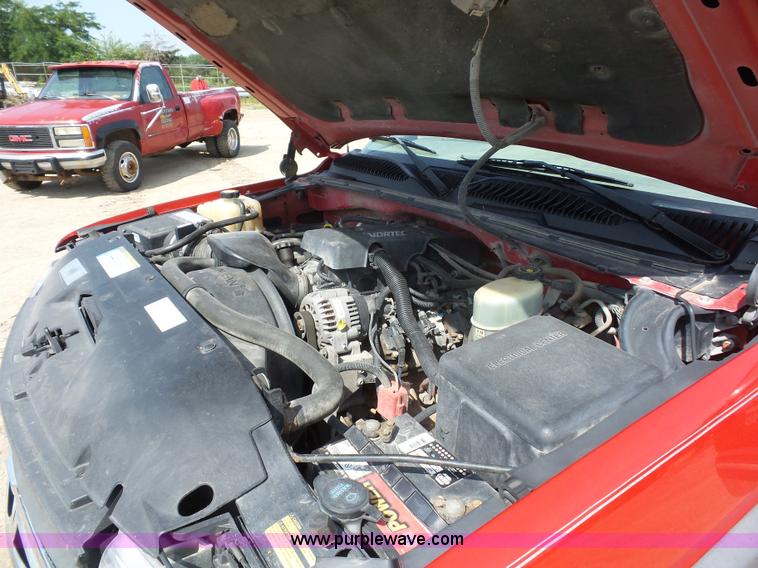 image for item K1720 2000 Chevrolet Silverado 2500 Ext. Cab pickup truck