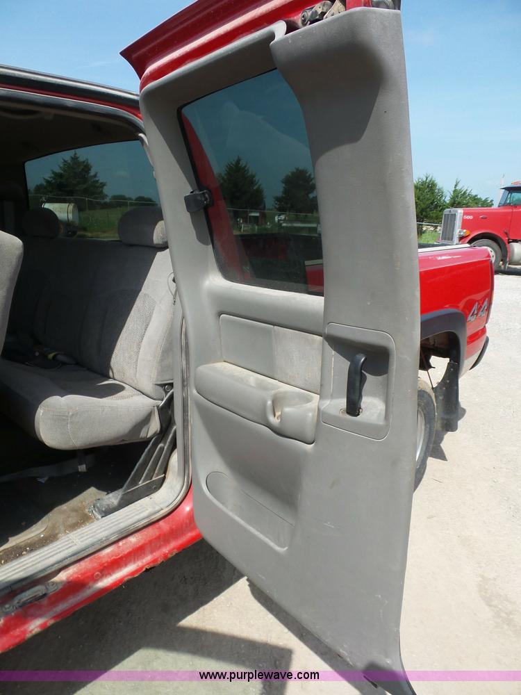 image for item K1720 2000 Chevrolet Silverado 2500 Ext. Cab pickup truck