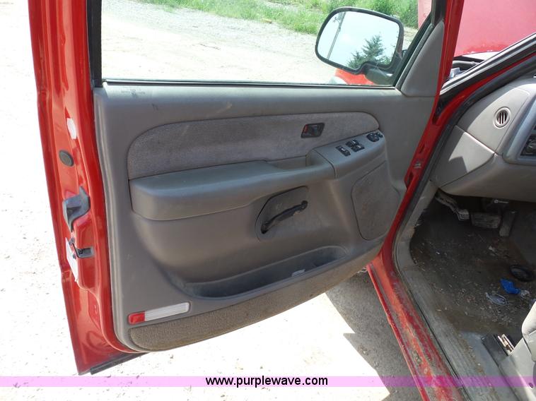 image for item K1720 2000 Chevrolet Silverado 2500 Ext. Cab pickup truck