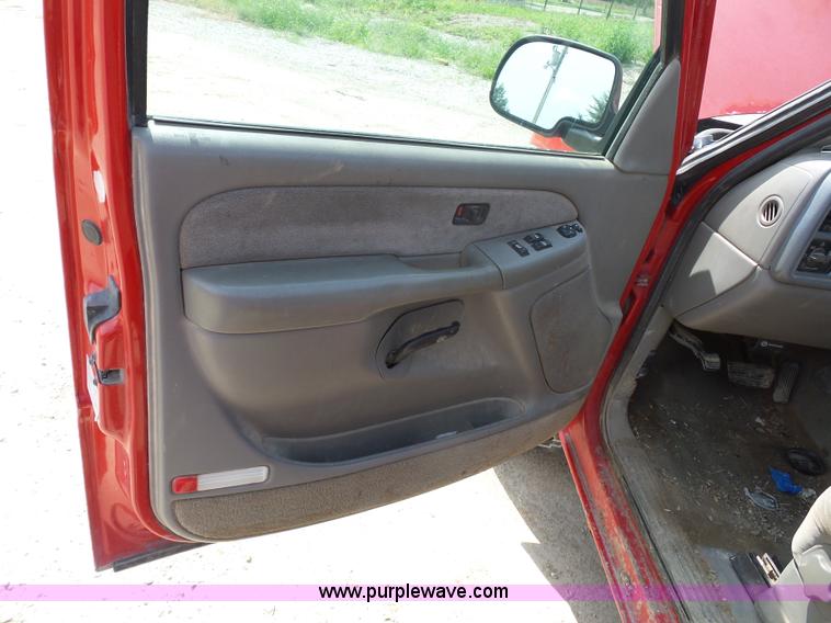 image for item K1720 2000 Chevrolet Silverado 2500 Ext. Cab pickup truck