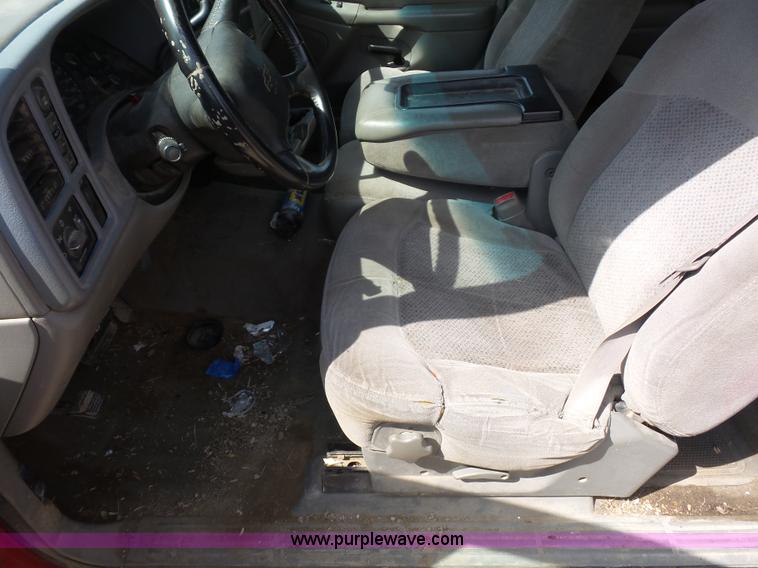 image for item K1720 2000 Chevrolet Silverado 2500 Ext. Cab pickup truck