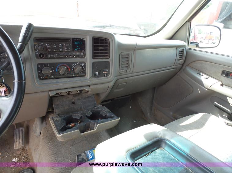 image for item K1720 2000 Chevrolet Silverado 2500 Ext. Cab pickup truck