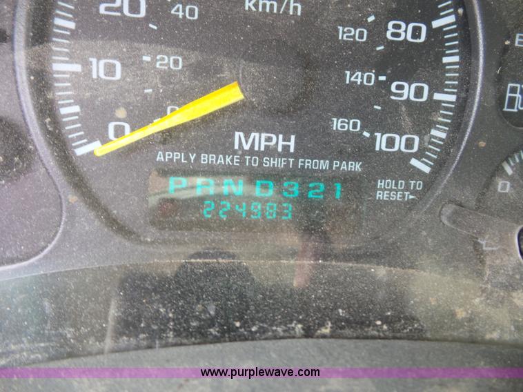 image for item K1720 2000 Chevrolet Silverado 2500 Ext. Cab pickup truck