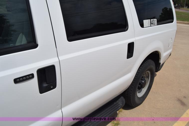 image for item K2930 2003 Ford Excursion SUV