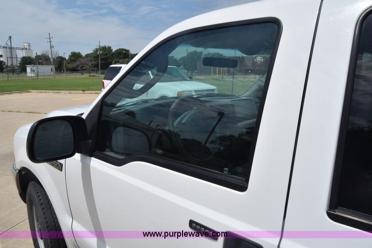 image for item K2930 2003 Ford Excursion SUV