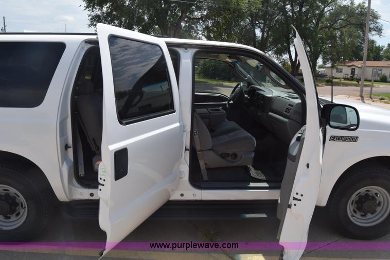 image for item K2930 2003 Ford Excursion SUV