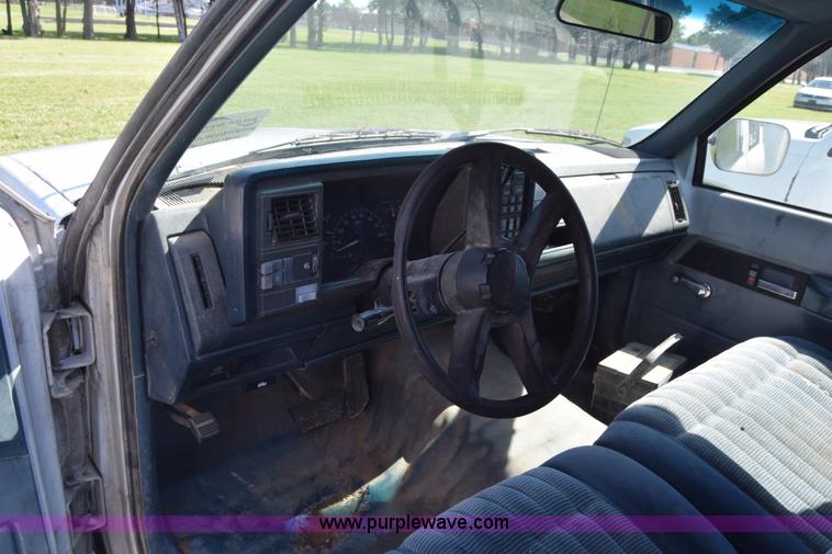 image for item K2981 1994 Chevrolet 2500 Ext. Cab utility truck
