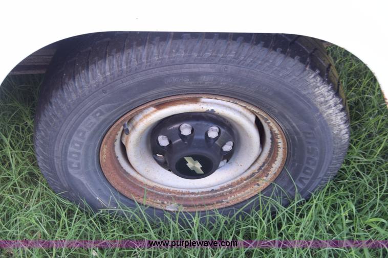 image for item K2981 1994 Chevrolet 2500 Ext. Cab utility truck