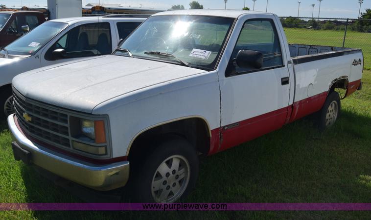 image for item K2982 1990 Chevrolet 1500 pickup truck
