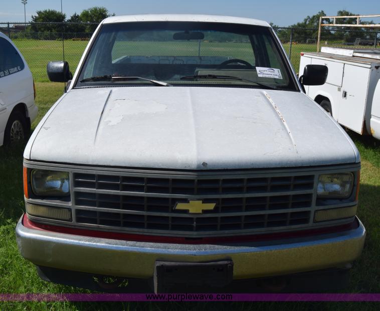 image for item K2982 1990 Chevrolet 1500 pickup truck