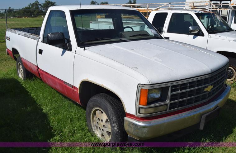 image for item K2982 1990 Chevrolet 1500 pickup truck