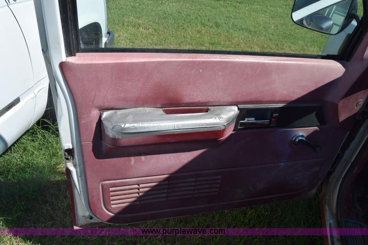 image for item K2982 1990 Chevrolet 1500 pickup truck