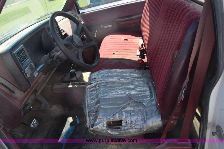 image for item K2982 1990 Chevrolet 1500 pickup truck