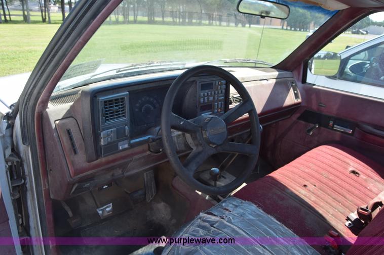 image for item K2982 1990 Chevrolet 1500 pickup truck