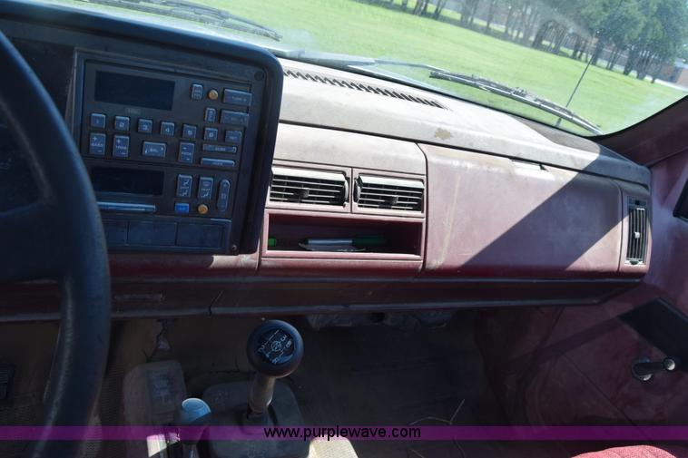 image for item K2982 1990 Chevrolet 1500 pickup truck