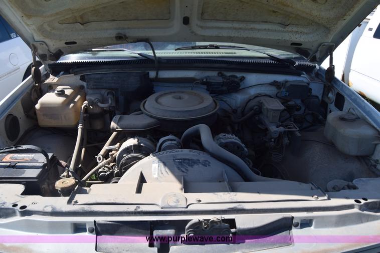 image for item K2982 1990 Chevrolet 1500 pickup truck