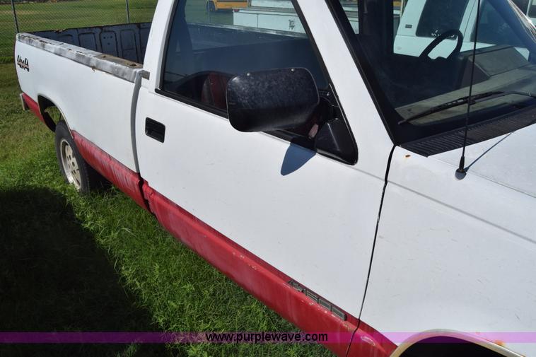 image for item K2982 1990 Chevrolet 1500 pickup truck