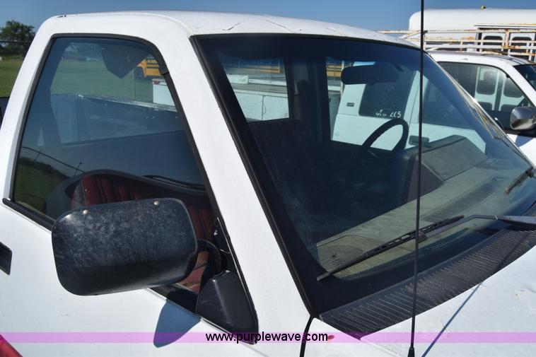 image for item K2982 1990 Chevrolet 1500 pickup truck