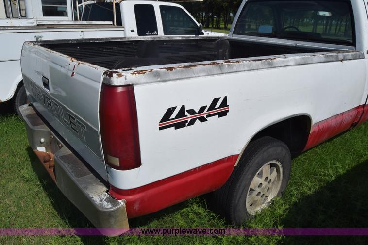 image for item K2982 1990 Chevrolet 1500 pickup truck