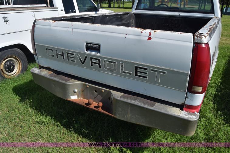 image for item K2982 1990 Chevrolet 1500 pickup truck
