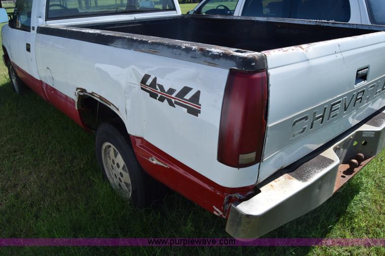 image for item K2982 1990 Chevrolet 1500 pickup truck
