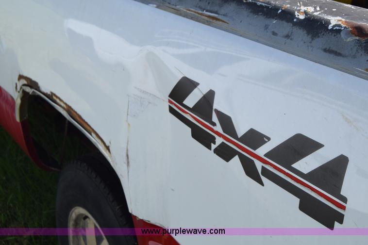 image for item K2982 1990 Chevrolet 1500 pickup truck