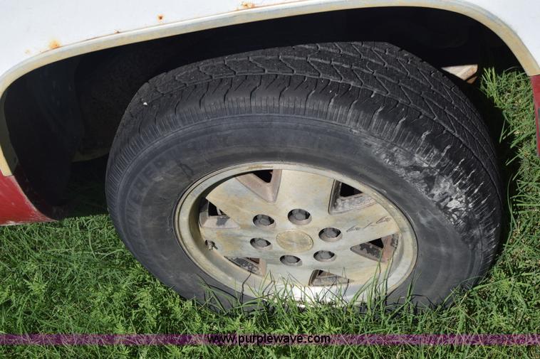 image for item K2982 1990 Chevrolet 1500 pickup truck