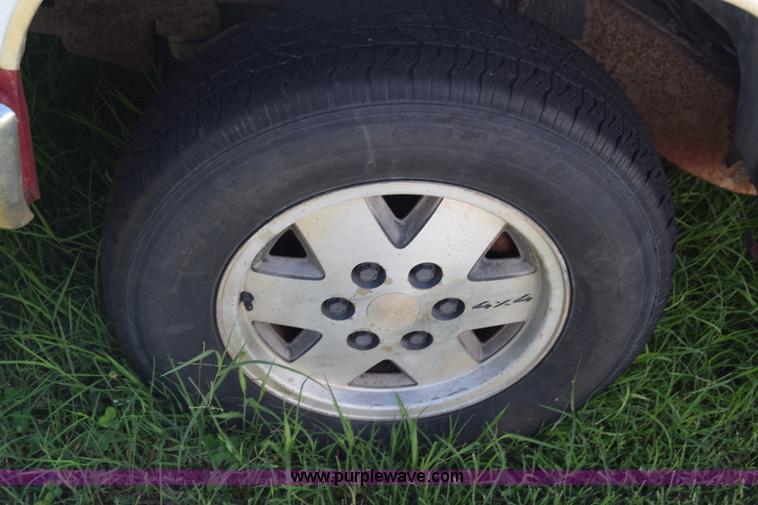 image for item K2982 1990 Chevrolet 1500 pickup truck