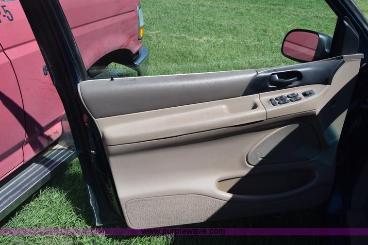 image for item K2987 1998 Ford Windstar van